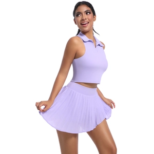 Set da tennis viola chiaro con top polo senza maniche e gonna a pieghe sportiva