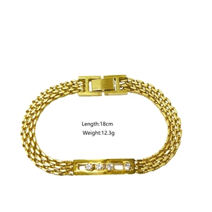 Dettaglio del bracciale a maglie dorate con quattro zirconi e specifica della lunghezza 18 cm