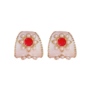 Boucles d'oreilles vintage en U avec fleur de rubis et perles sur cadre doré