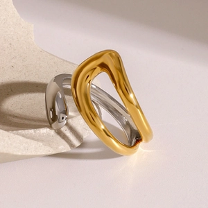 Two-tone 18k gold and silver stainless steel wavy open ring on minimalist stone