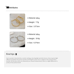 Detailed technical drawing of geometric hoop earrings with precise size and weight measurements