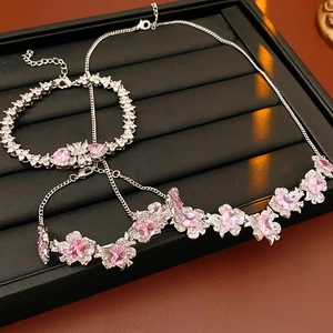 Exquisite silver necklace and bracelet set with pink heart-shaped zircon and floral detail