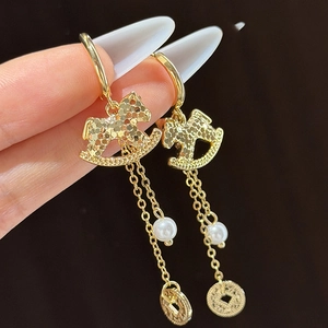 Golden pony pearl tassel earrings with hammer texture and ancient coin zircon pendant