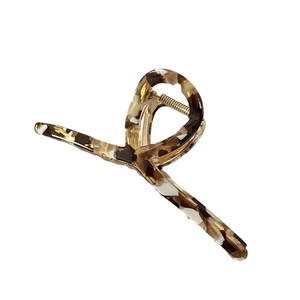 Large 13cm acetate hair claw clip with elegant tortoiseshell pattern for women