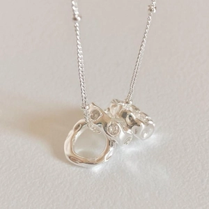 925 silver necklace with triple interlocking rings and irregular zircon pendants
