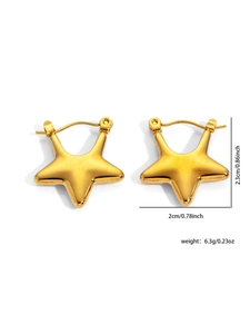 Detaillierte Größentabelle für sternförmige Titanohrringe mit 2 cm Breite und 2,3 cm Höhe