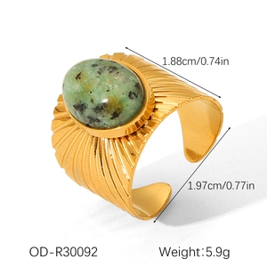 Detailed dimensions of 18k gold vintage wide ring with natural green textured stone
