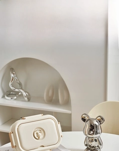 Detail of 304 stainless steel lunch box with leak-proof seal and divided sections