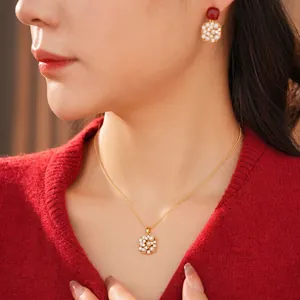 18k vergoldetes quadratisches Perlenketten und Ohrring Set für Damen in elegantem Luxusstil