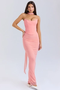 Ensemble deux pièces rose avec haut bustier et jupe crayon avec détails en maille
