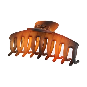 Detail of 11cm matte amber gradient hair claw clip with a strong metal spring