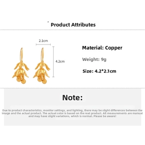 Detail view of vintage leaf earrings with dimensions 4.2x2.1cm and weight 9g in matte gold