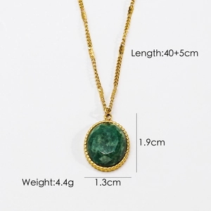 Detailed view of green gemstone necklace with dimensions 1.9x1.3cm and 40+5cm chain
