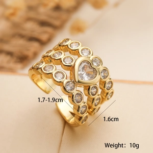 Macro detail of gold-plated geometric ring with zircon stones and dimension specs