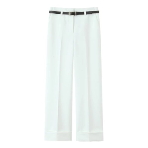 Pantalon large blanc minimaliste pour femme avec fine ceinture décorative en cuir noir