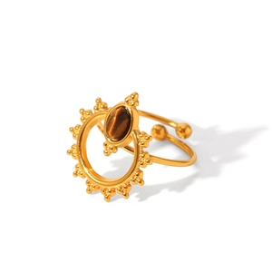 Vista dettagliata dell'anello vintage in oro con design sunburst e pietra occhio di tigre