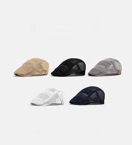 Dettaglio mesh di cinque cappellini traspiranti in kaki, nero, grigio, bianco e blu navy