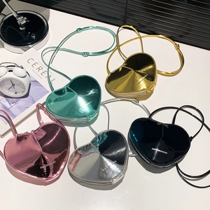 Modische herzförmige Umhängetaschen in Metallic-Grün, Gold, Rosa, Silber und Schwarz
