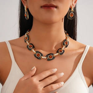 Parure bijoux vintage avec émail noir, pierre ambre et collier pendentif en cristal