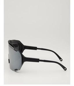 Side view showing wide temples and top ventilation vents of black sports cycling sunglasses