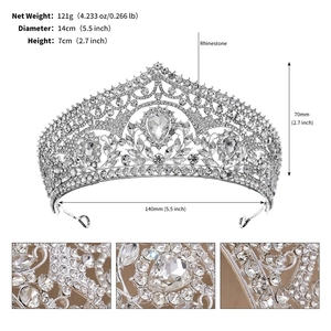 Detailed specs of bridal rhinestone crown with net weight 121g and height 7cm on white background
