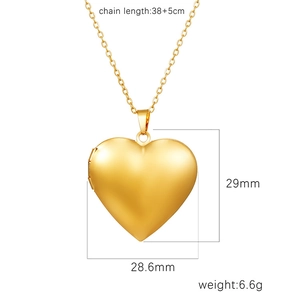 Collana con medaglione a cuore in acciaio inossidabile oro con specifiche taglie