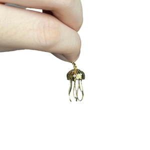 Golden jellyfish pendant necklace with sparkling diamonds and elegant baroque pearl style