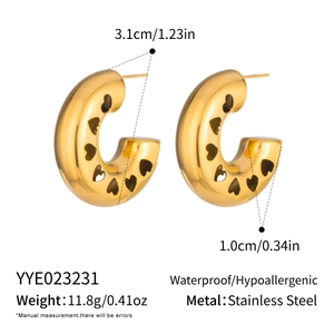 Stainless steel gold heart-shaped hollow C-hoop earrings with dimension details