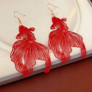 Boucles D Oreilles Pendantes Carpe Koi Rouge Ajourée Avec Crochet En Acier Style Chinois Élégant Bijoux Animaux Pour Femmes