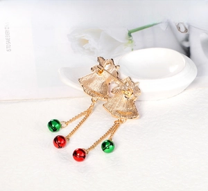 Close-up of the golden alloy back structure and safety pin of the Christmas bell brooch