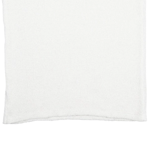 Gros plan sur la texture du tricot blanc de qualité montrant les détails des fibres fines