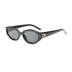 Retro cat-eye sunglasses with black frames and silver metal details for a modern look