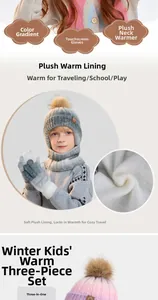 Détail d'un ensemble d'hiver enfant avec bonnet dégradé, écharpe et gants tactiles doublés