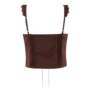Braunes Halter-Top mit Spitzenbesatz und gerafftem Rücken auf weißem Hintergrund