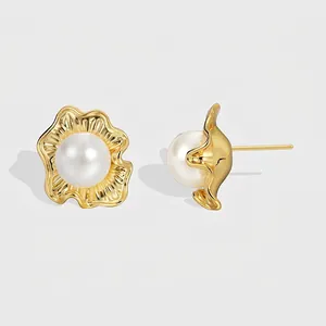 Orecchini A Lobo Con Petali Di Fiori Eleganti Rame Placcato Oro Perla Artificial Con Perno In Argento Sterling 925 Per Donna