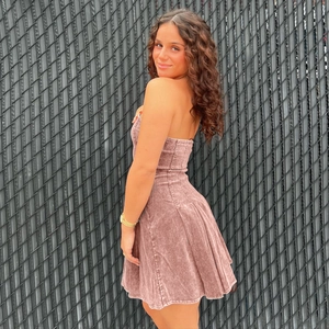Robe bustier en jean délavé rose lilas sans manches et dos nu avec texture flocon de neige