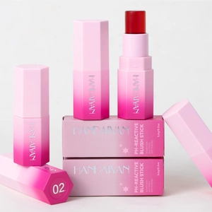 Nahaufnahme des HANDAIYAN Jelly Blush Sticks in Nuance 02 mit rosa Verlaufsverpackung.