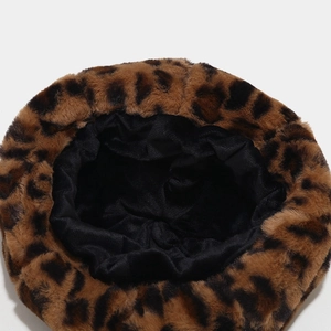 Béret léopard en fausse fourrure pour femme avec doublure noire chaude pour l'hiver