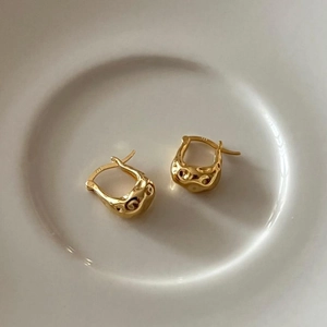 Minimalist 925 sterling silver irregular hammered texture stud earrings in golden finish
