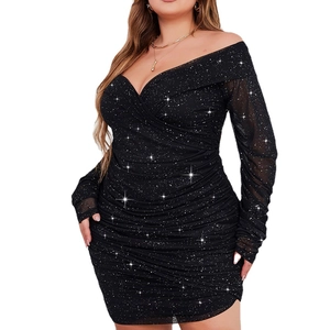 Robe moulante noire pailletée grande taille à épaules dénudées et manches froncées