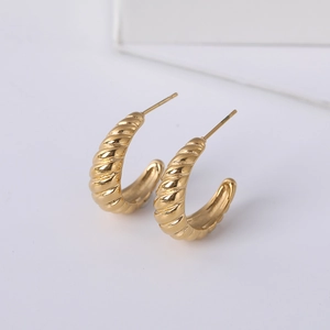 Boucles d'oreilles créoles croissant en acier inoxydable plaqué or avec design torsadé