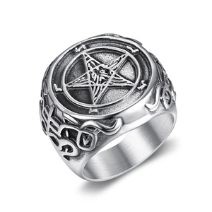 Bague chevalière vintage en acier inoxydable avec étoile pentagramme et relief punk