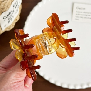 Elegant amber gradient flower hair claw clip in acetate finish for women hairstyles