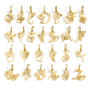 Lot de 26 breloques alphabet dorées en écriture cursive avec détails cœur pour bijoux