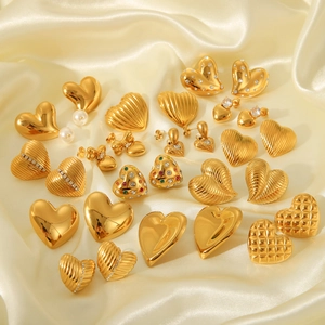Golden heart-shaped stainless steel earrings set with textures and pearl accents