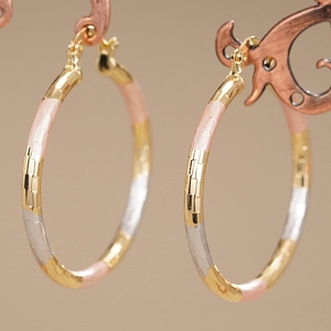 Driekleurige Messing Hoop Oorbellen Schaakbord Textuur Emaille Geometrische Niche Design Sieraden Voor Dames