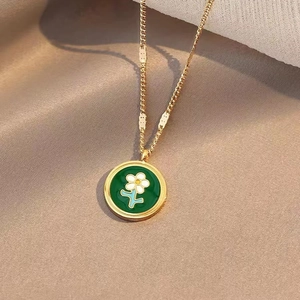 French vintage daisy necklace in gold titanium steel with green enamel flower pendant