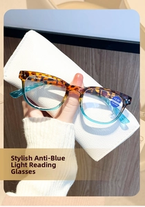 Detail of blue light blocking reading glasses +2.00 diopter with tortoiseshell frame