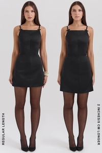 Vue détaillée comparant la longueur standard et la version 5cm plus longue de la robe satin