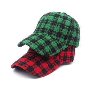 Cappellini da baseball alla moda in tweed a quadri verde e rosso con filo metallico